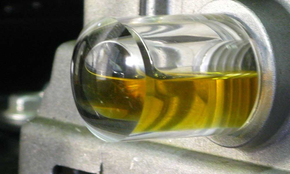 how much oil does my air compressor need